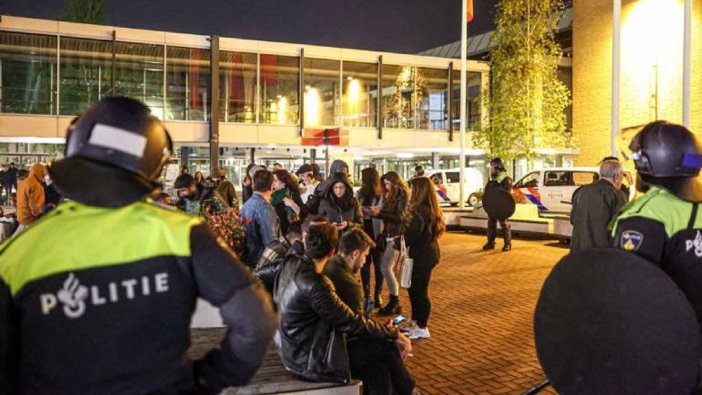 Amsterdam'da Türkiye için kurulan sandıklar karıştı