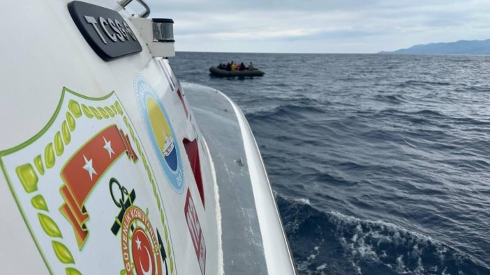 Çanakkale açıklarında 23 düzensiz göçmen yakalandı