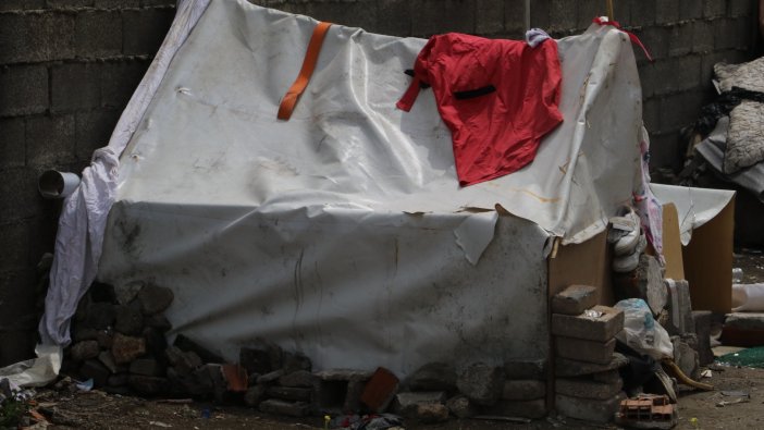 Kurduğu çadırın önünde ölü bulundu