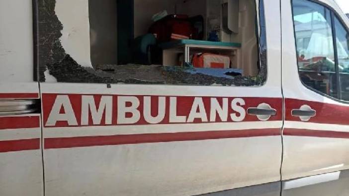 Çekiçle saldırdı, ambulansın camlarını kırdı