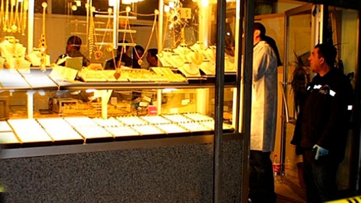 Kuyumcunun soygun oyununu polis bozdu: Bakın kendi dükkanını neden soymuş!