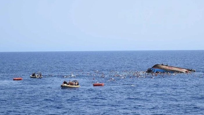 Tekne alabora oldu: 15 çocuk boğuldu