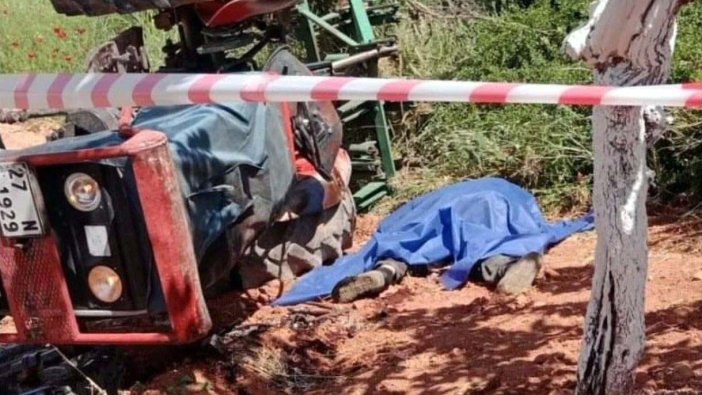 Devrilen traktörün sürücüsü öldü