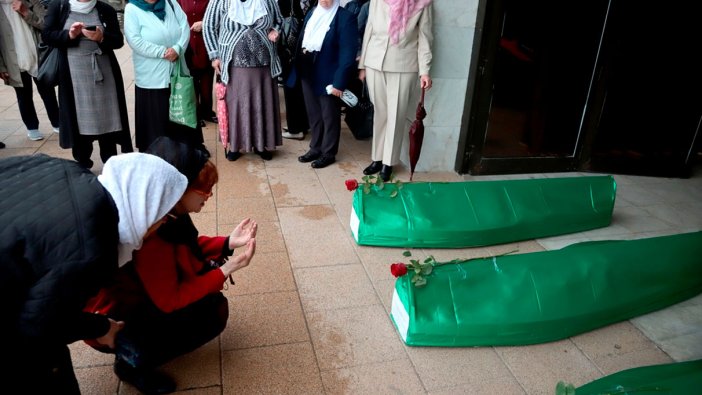 Bosna Savaşı'nda Bratunac'da öldürülen 6 kurbanın cenazesi toprağa verildi