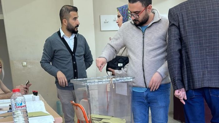 Siirt’te vatandaşlar oy kullanmaya başladı