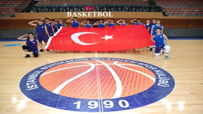 İBB sporcuları Mehmetçiklere selam durdu