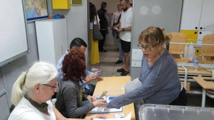 Sezen Aksu oy kullandı