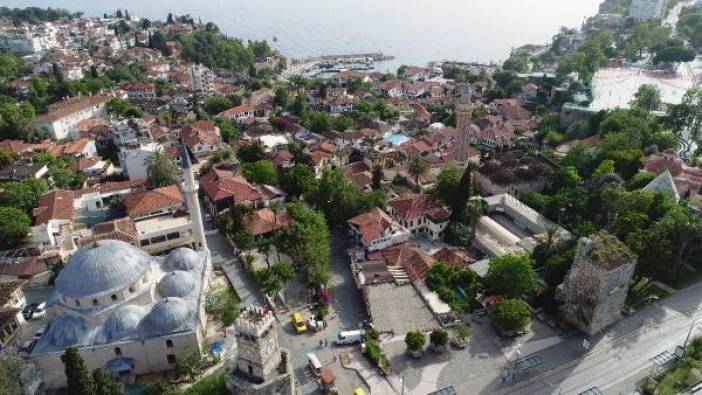 Geceleri 10 bin kişinin olduğu mahallede, 75 seçmen var