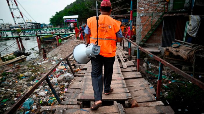 Kasırga nedeniyle yüz binlerce kişi tahliye ediliyor