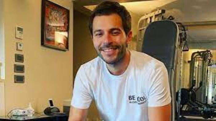 Dedesinin okulunda oy veren Hakan Sabancı, cumhurbaşkanı adayını ilan etti