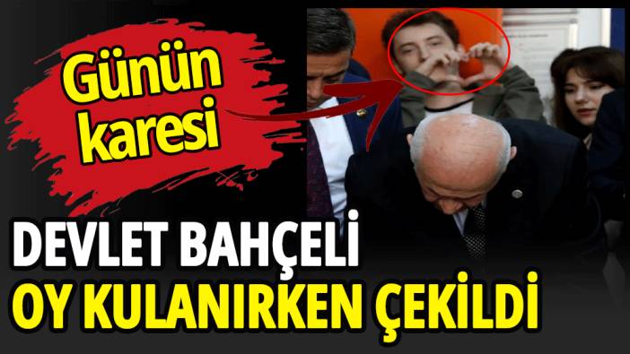 Bahçeli oy kullanırken dikkat çeken hareket