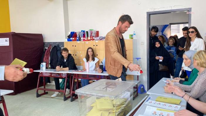 Oyuncu Kıvanç Tatlıtuğ oyunu kullandı