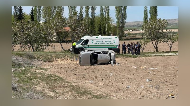 Niğde'de otomobil, şarampole devrildi; 2 ölü, 4 yaralı