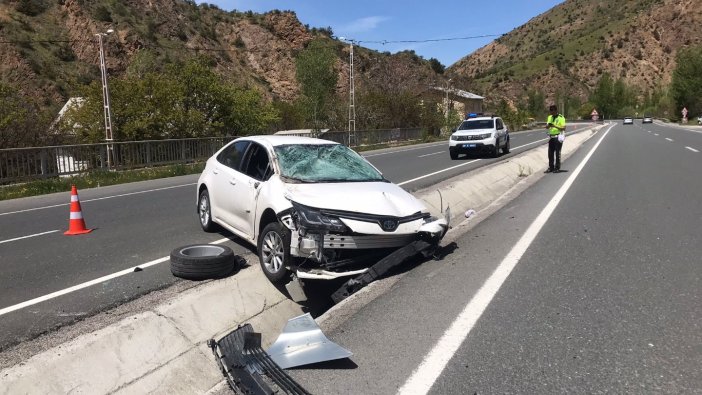 Otomobiliyle orta refüje düştü