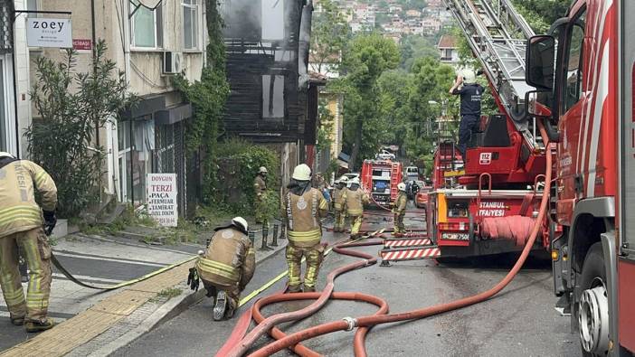 Beykoz'da 3 katlı ahşap bina alev alev yandı