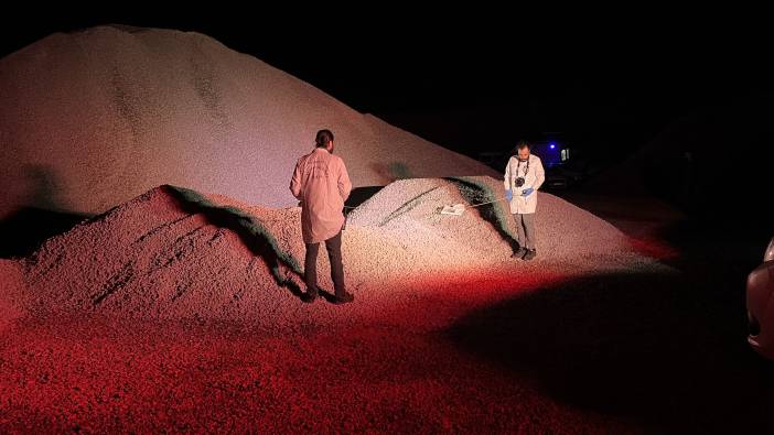 TIR'dan dökülen mıcırın altında kalan sürücü hayatını kaybetti