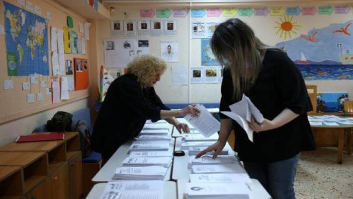 Yunanistan'da seçimi ilk turda bitiremedi