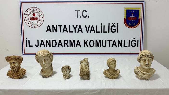 Antalya'da tarihi eser kaçakçılığı yaptıkları iddiasıyla 4 şüpheli yakalandı