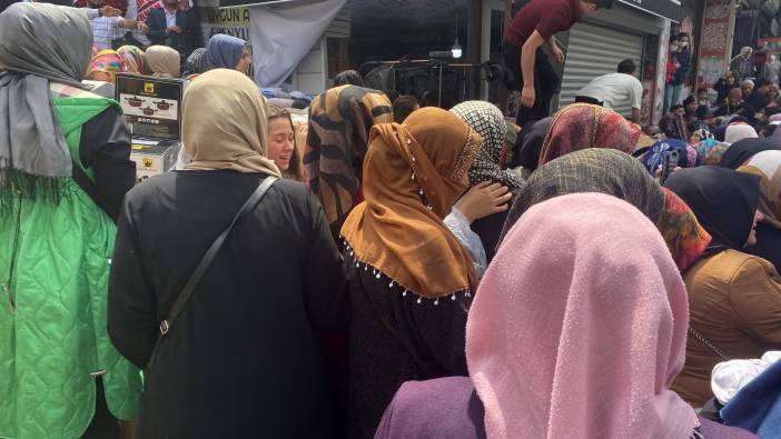 Esenyurt’ta mağaza açılışında izdiham