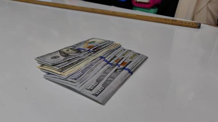 Kaldırımda bulduğu dolarları sahibine ulaştırdı