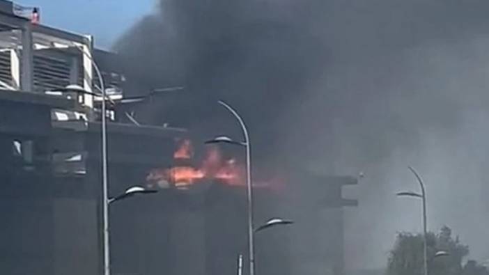 İstanbul'da AVM'de yangın: İtfaiye ekipleri müdahale ediyor