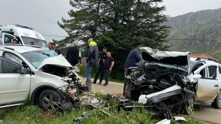 Bartın'da iki otomobilin çarpıştı: 2'si ağır 3 yaralı