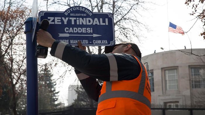 ABD Büyükelçiliği önündeki caddeye 'Zeytin Dalı' tabelası
