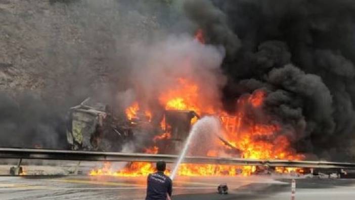 Antalya'da devrilen boya ve tiner yüklü TIR, alev alev yandı