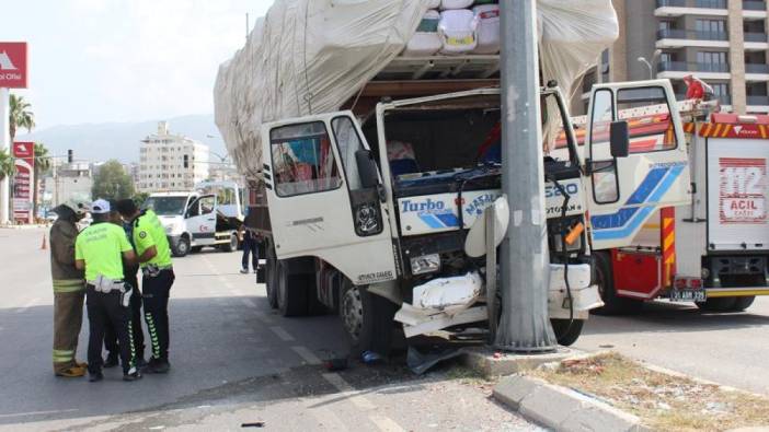 Hatay'da kamyon kontrolden çıktı: Yaralılar var