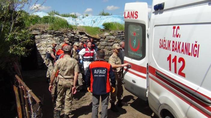 Kars'ta ahır çöktü: 2 ölü