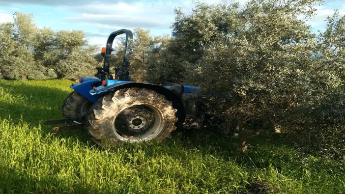 Evinin önünden traktörünü çaldılar