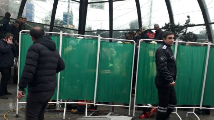 Metro istasyonunda yürüyen merdivendeki çökme