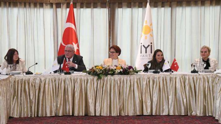 İYİ Parti Genel Başkanı Akşener, partisinin yeni dönem milletvekilleriyle bir araya geldi