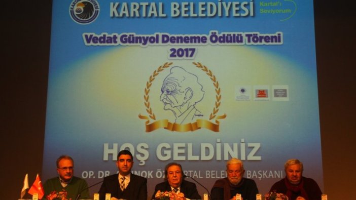 ‘Üstümüzdeki Gül Yaprağı’ birincilik ödülü getirdi