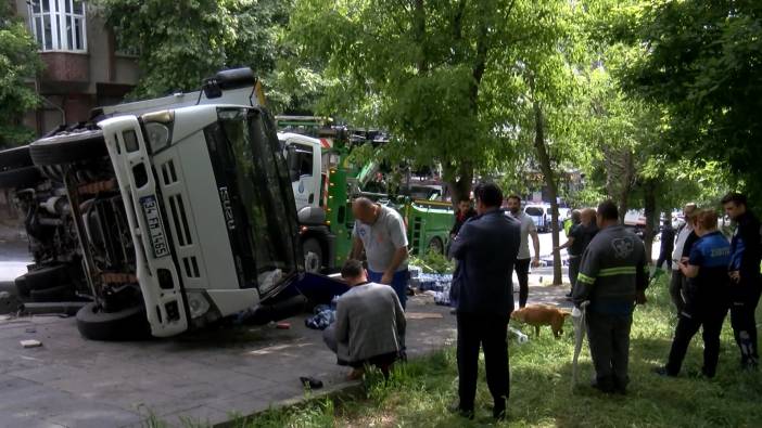 Bayrampaşa'da kamyonet devrildi: Bir kadın yaralandı