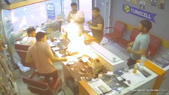 Tamire getirilen cep telefonu bomba gibi patladı!