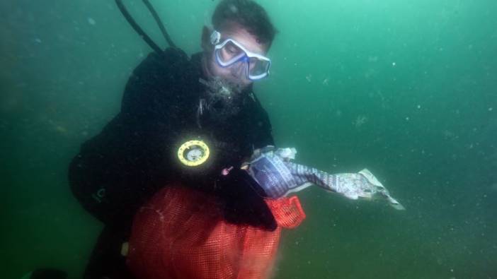 Balıkadamlar Caddebostan Sahili'nde deniz dibi temizliği yaptı