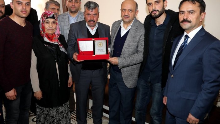 Işık, şehidin ailesini ziyaret etti