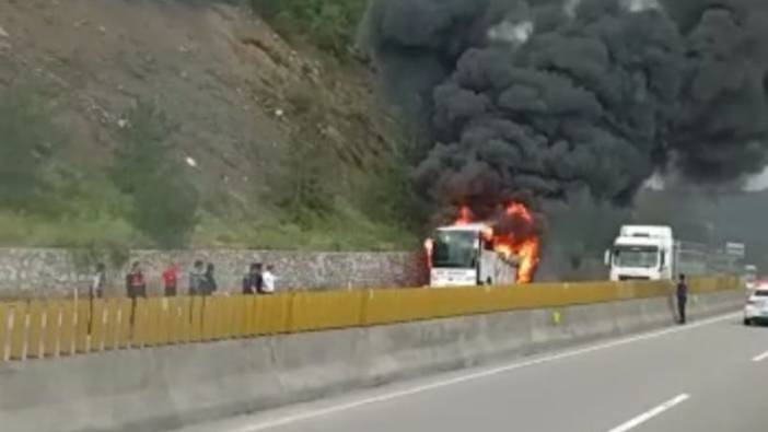 Adana'da otoyolda seyir halindeki otobüste yangın çıktı