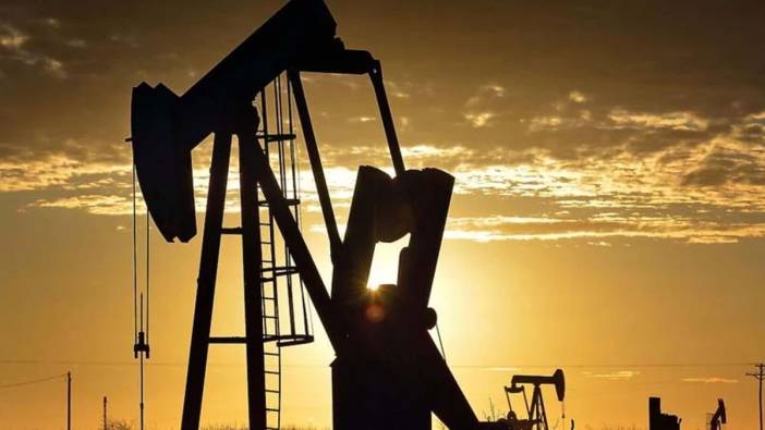 Suudi Arabistan petrol üretimini azaltacağını açıkladı
