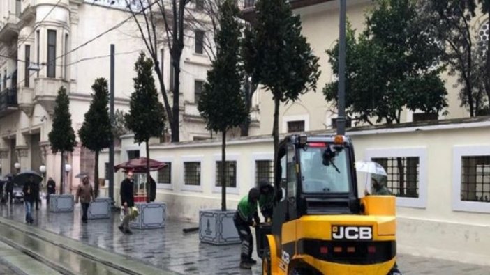 İstiklal Caddesi’nde  ağaçlandırma  çalışmaları