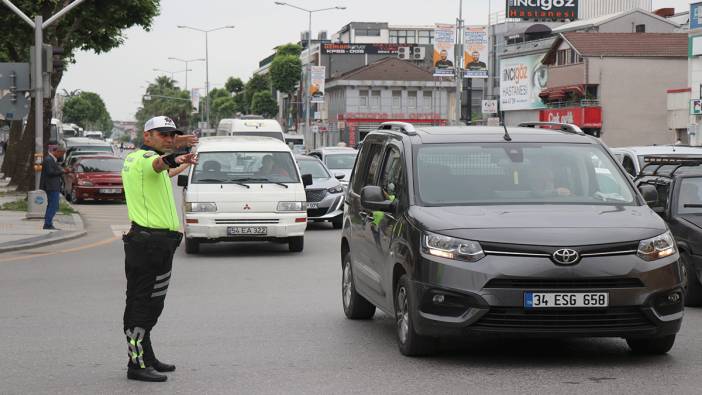 Polis o yolu araç trafiğine kapattı
