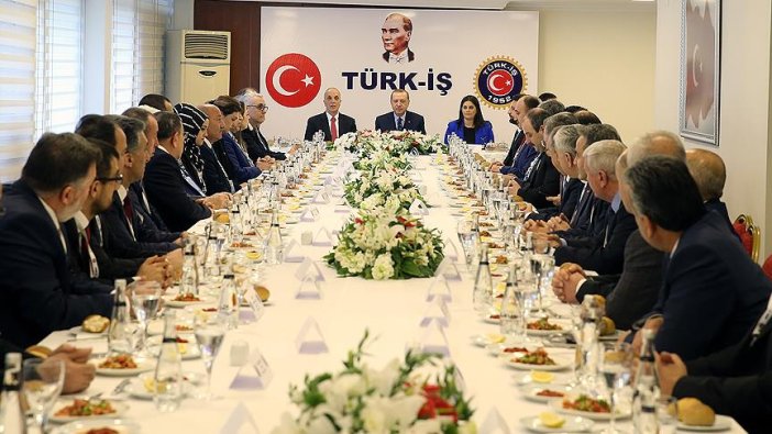 Erdoğan, Türk-İş'i ziyaret etti