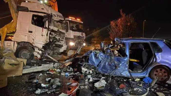 Çatalca'da TIR, otomobilin üzerine devrildi: Ölü ve yaralılar var