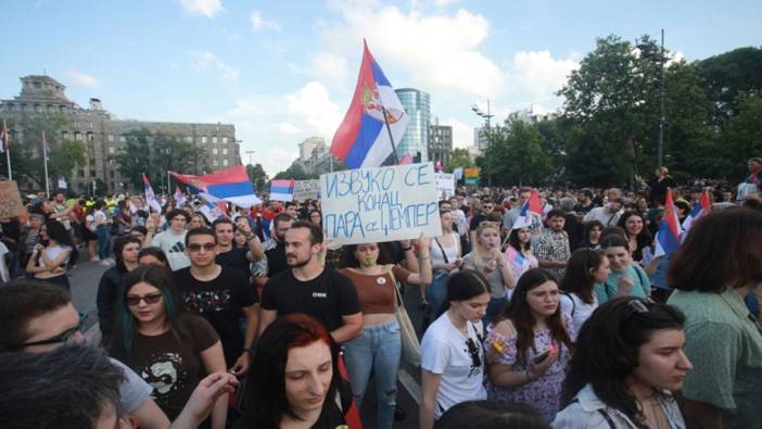 Sırbistan'da 'şiddete karşı' gösterilerine bir yenisi daha eklendi