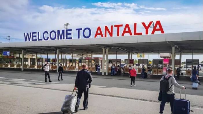 Antalya havalimanına milyonlarca kişi akın etti