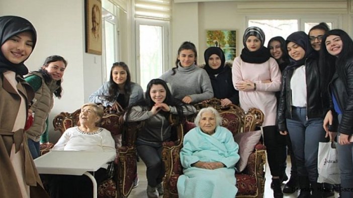 Gençlerden anlamlı ziyaret