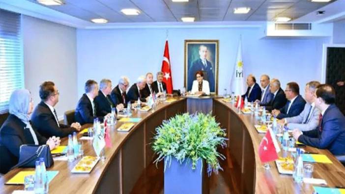 Meral Akşener, partisinin belediye başkanlarıyla görüştü