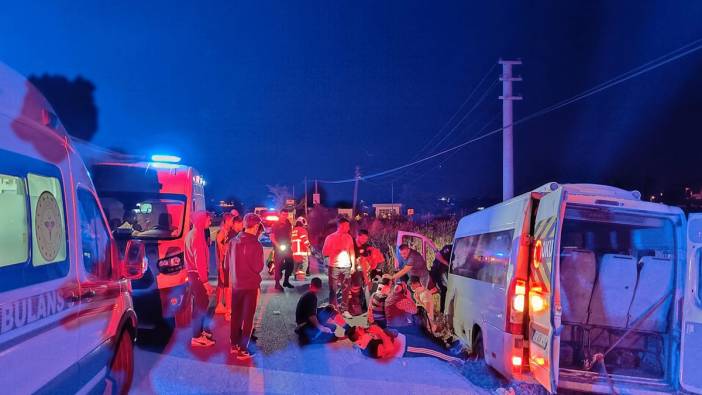 Susurluk'ta şarampole devrilen minibüsteki 14 kişi yaralandı