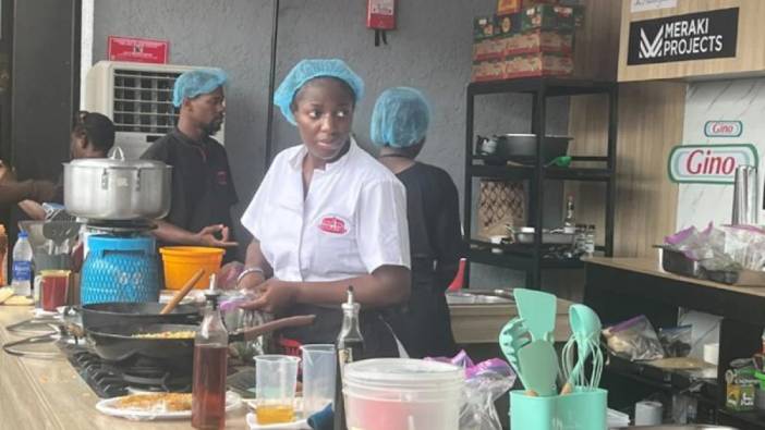 100 saat yemek pişirerek dünya rekoru kırdı